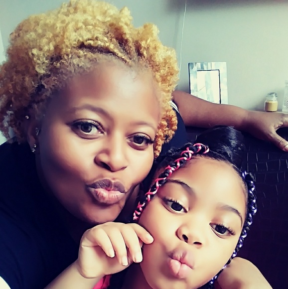 Meet your Posher, Candance - Picture 2 of 8